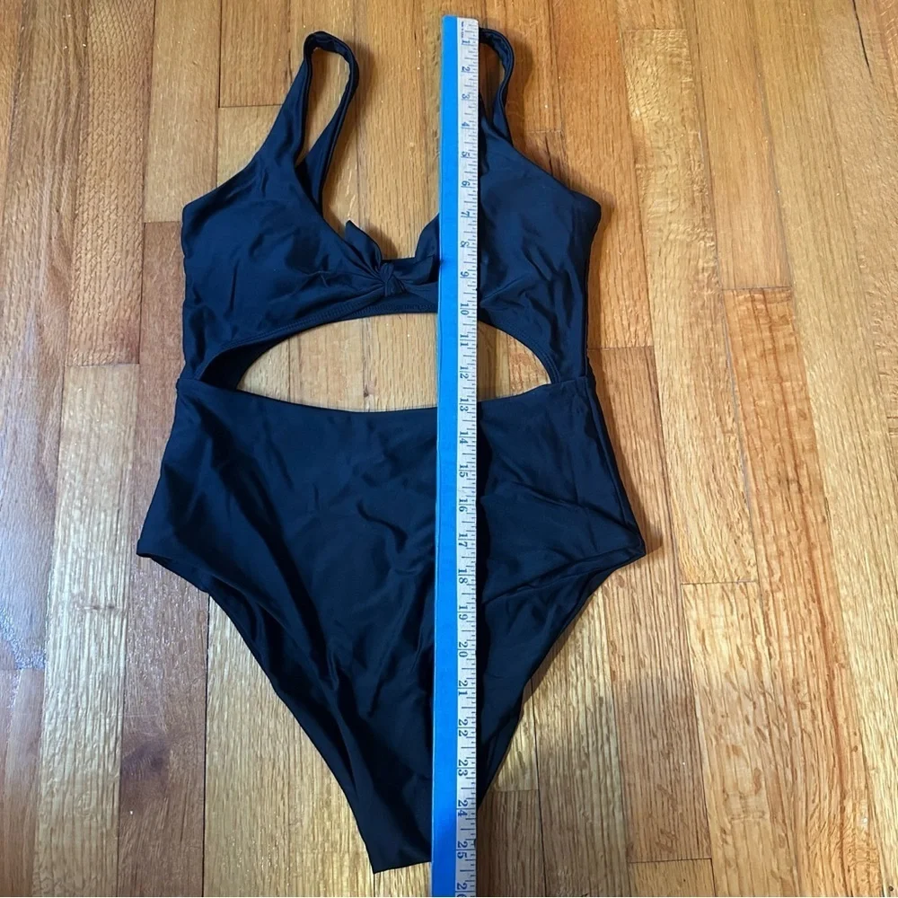 ZAFUL / Swimwear / One-Piece / Bow Front Cut Out One Piece Swimsuit Size S (T)
